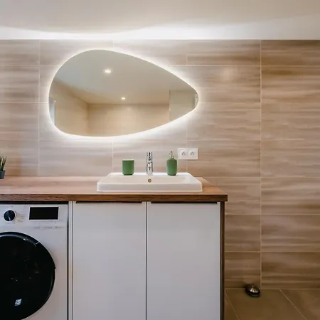 Les Charmes Apartment
