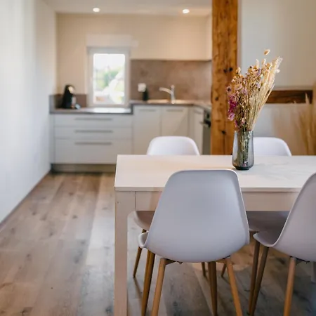 Les Charmes Apartment *
