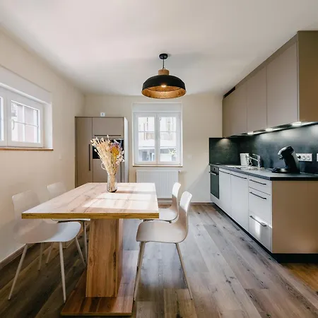 Les Charmes Apartment *