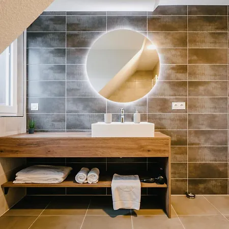 Les Charmes Apartment